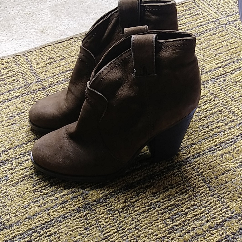 Boots - Picture 4 of 4